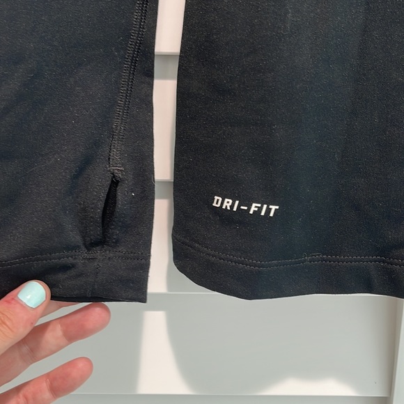 Nike dry fit top - Picture 4 of 4